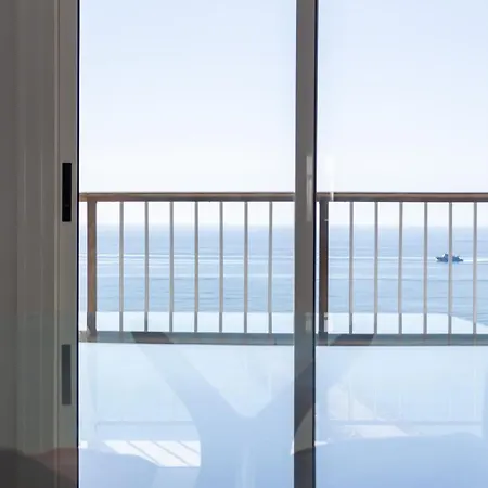 Pent Seaview - Atico Reformado Y Playa A 5 Metros.